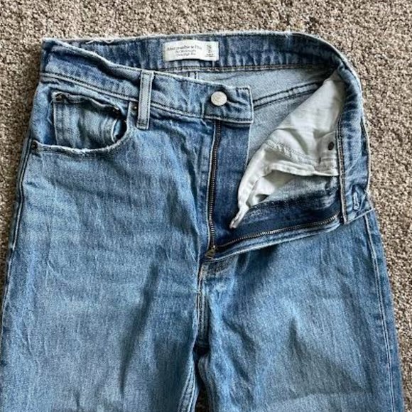 A&F Ultra High Rise 90s Straight Jean - Picture 4 of 5
